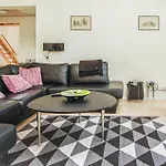 Σπίτι διακοπών Two-bedroom In *